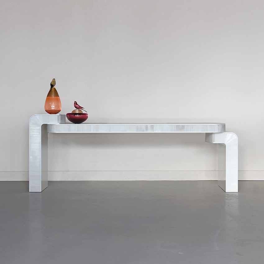 A sculptural gypse desk by Jallu Ébénistes with lacquer top and sides in a layered, stepped design.